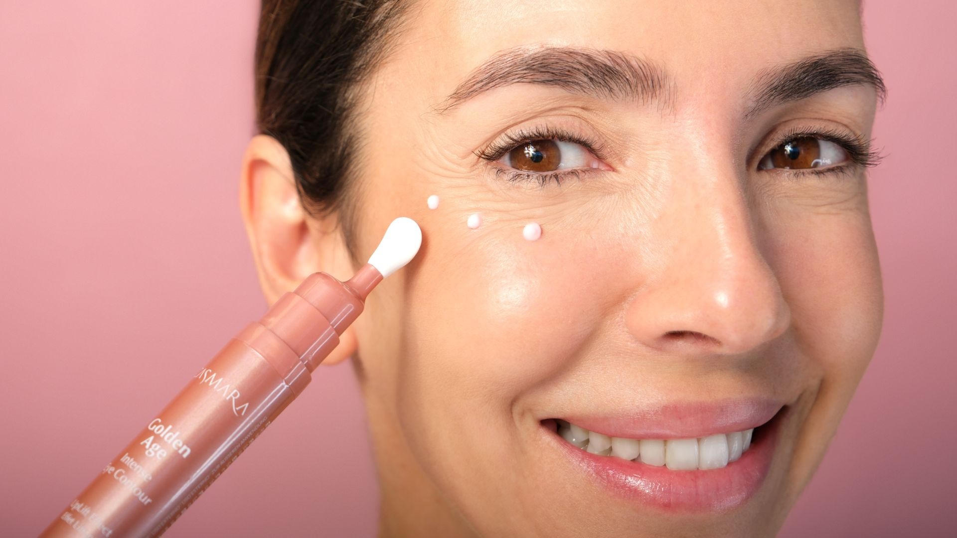 Un regard éclatant et un effet rajeunissant en un seul produit : Golden Age Intense Eye Contour