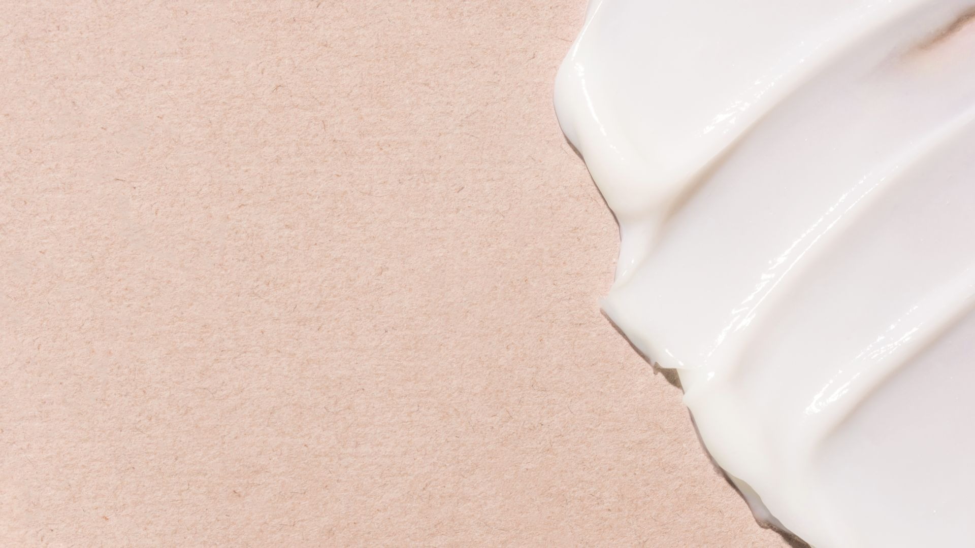 Crème pour le corps ou huile pour le corps : quand utiliser l'une ou l'autre et comment les associer